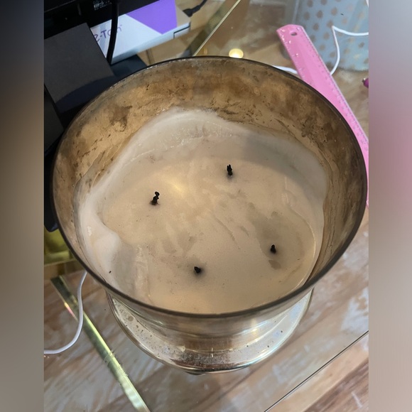 Illuminazione (illumination) scented candle gold 6in tall by 7in wide - Picture 4 of 6